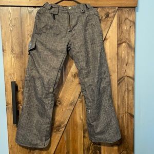 686 women’s snowboard pants in size medium.